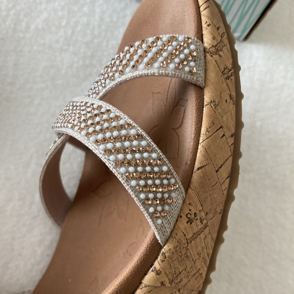 CALI, FROM SKETCHERS, size 9M, wedge sandals - Picture 6 of 12